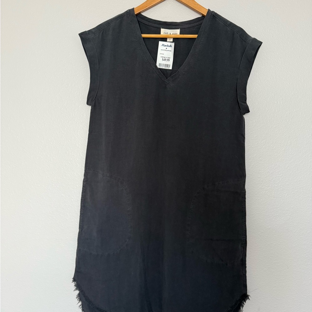 Cloth and Stone Black V-Neck Sleeveless Dress